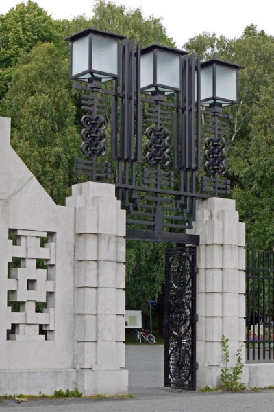 The Vigeland Park, Oslo (2) - (c) R Plock.jpg